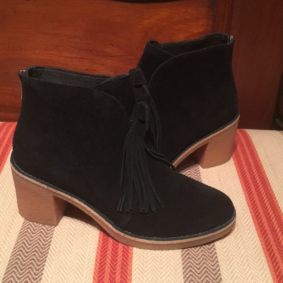 UGG Shoes - 💕New UGG Womens Corin Suede Bootie